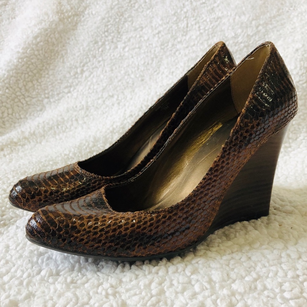 Max Studio Mecca Wedge Heel